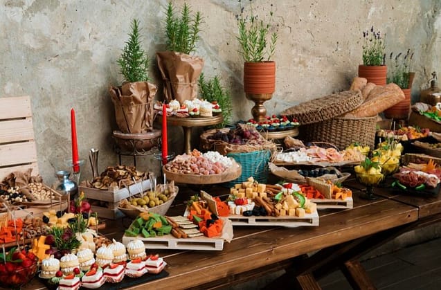 C0859C64-348F-4FE7-9016-832269979E08 A very attractive dessert table