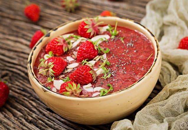 Breakfast bowl with chia, strawberries and almond