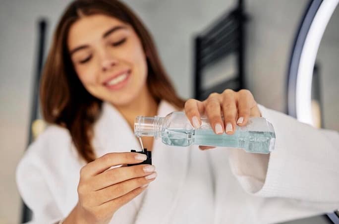 EBB88331-5C31-4A7D-9CC9-B1D15EE66C32 Woman with her natural mouthwash