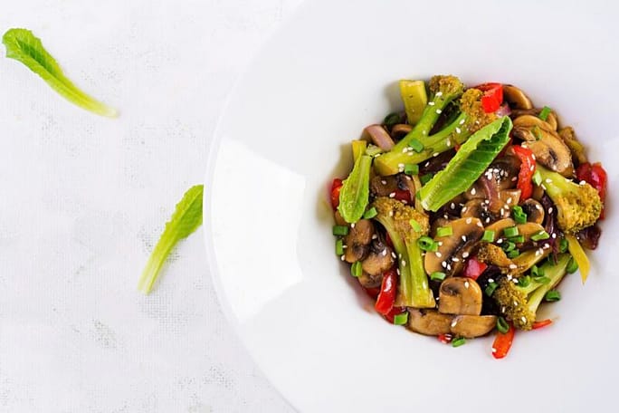 78A3D8B4-9759-4EED-83A6-0BD7301CDC53 stir fry vegetables with mushrooms, paprika, red onions and broccoli.